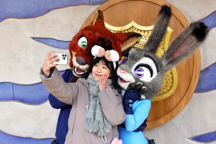 Os visitantes tiraram fotos com a raposa Nick Wilde e a coelha Judy Hopps (Foto: Profimedia)